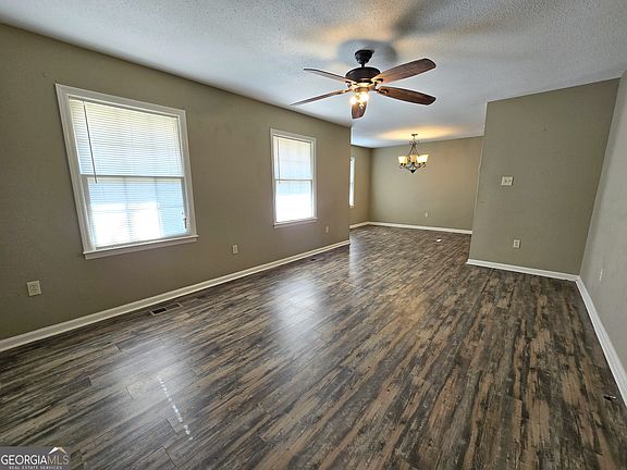 2nd image of 3860 Camellia Dr