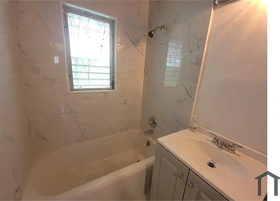 3 bed, 1200 sqft, $2,600 — Photo 4