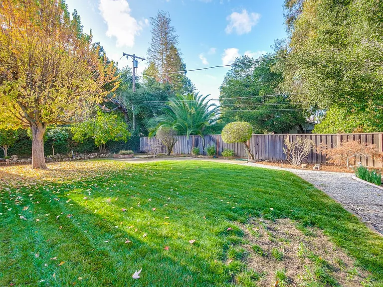 130 S Avalon Dr — Photo 59