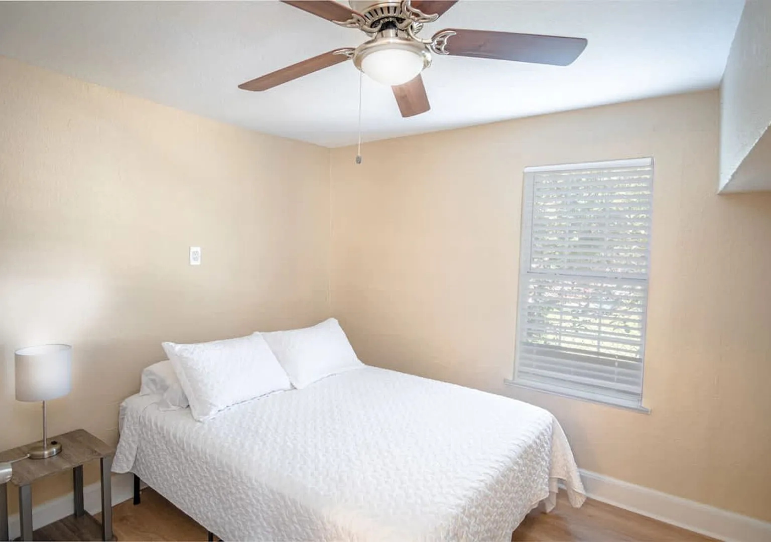 Calm and Relaxed 3 Bedroom Abode Near Riverwalk — Photo 1