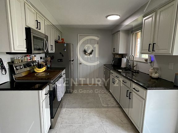 4th image of 5051 Bluffview Dr