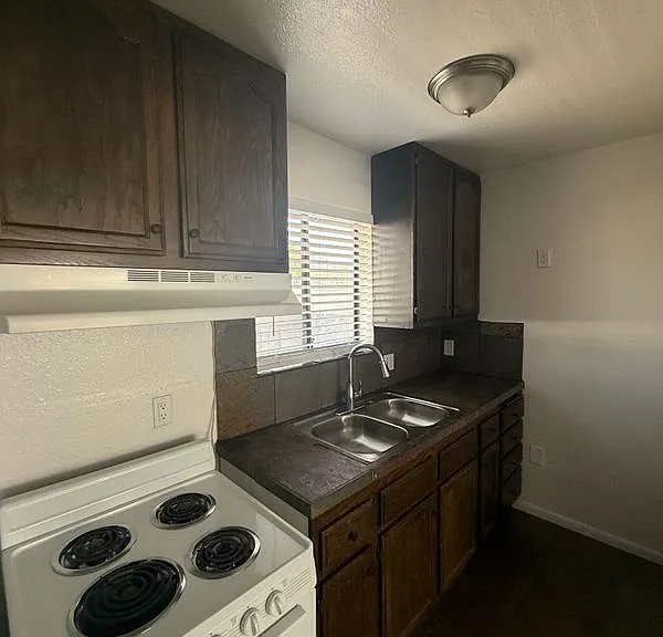 1816 N Gramercy Pl #304 — Photo 15
