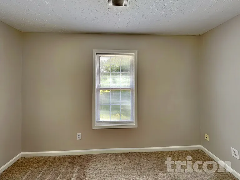101 Midland Dr — Photo 12