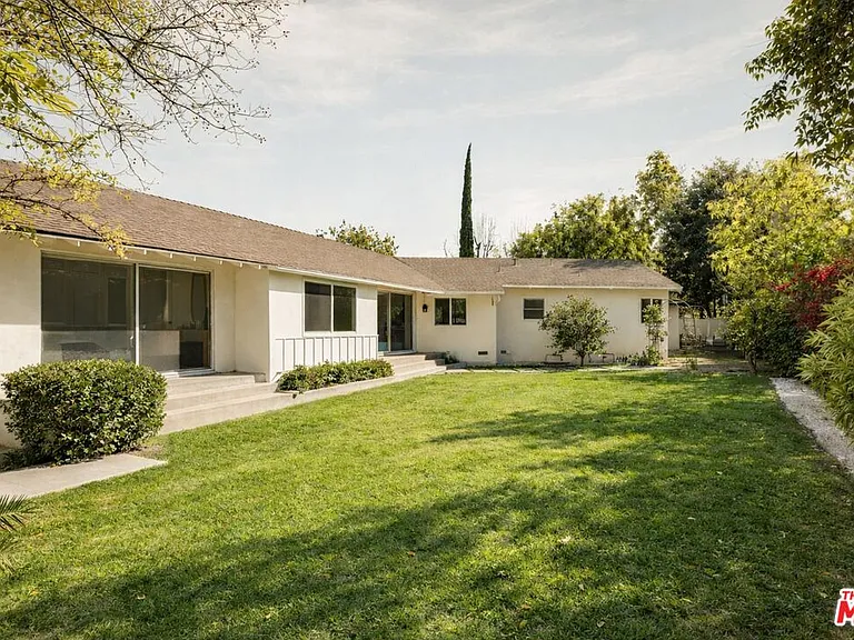 23153 Gonzales Dr — Photo 17