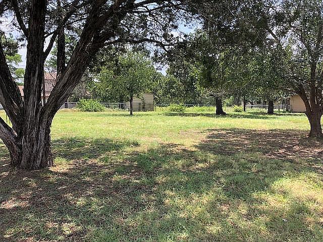 level lot  with shade