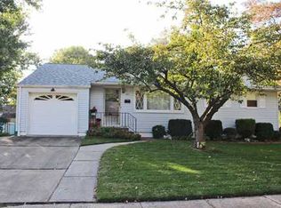 52 Eden Ave, Edison, NJ 08817