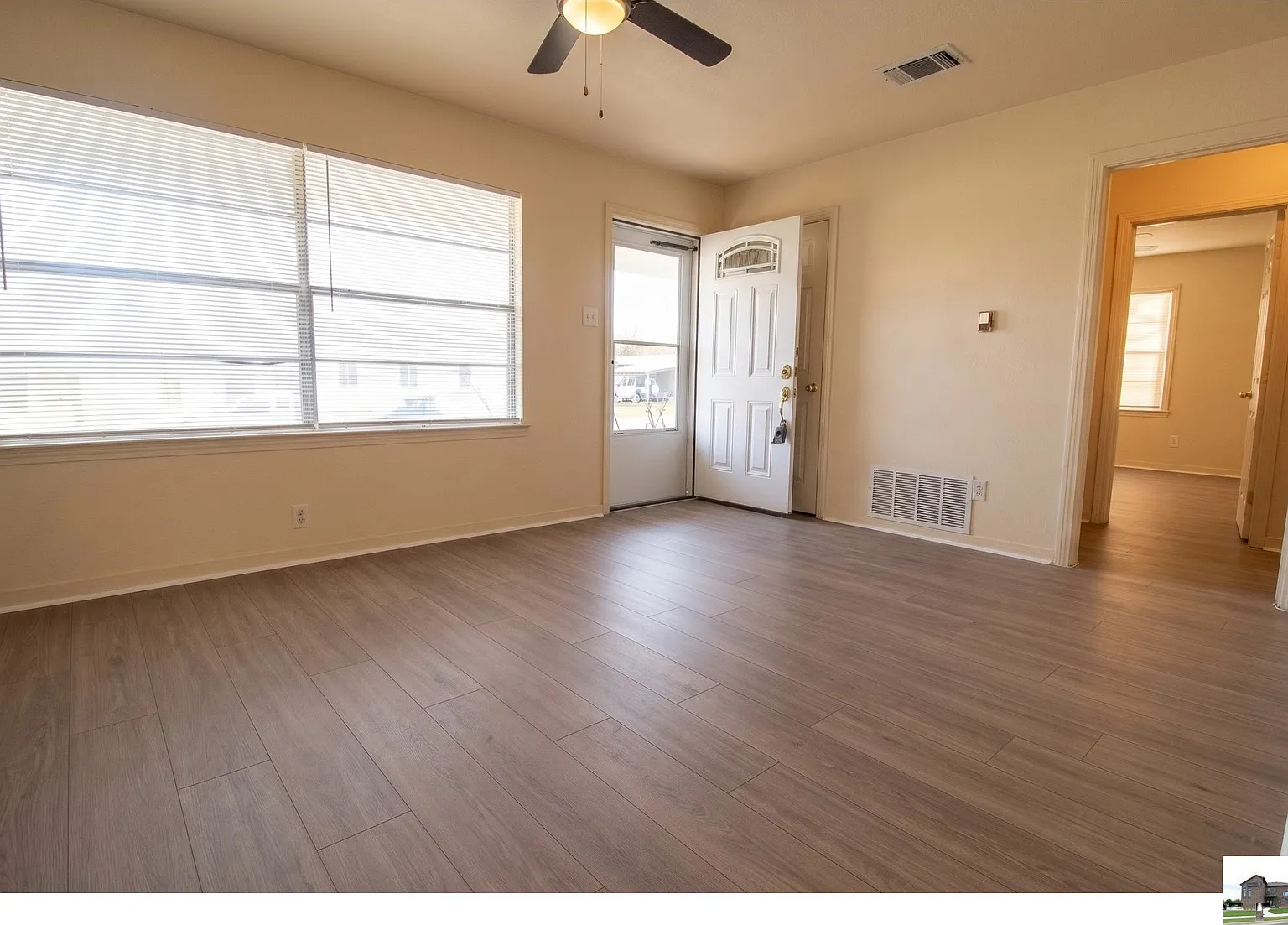 2 bed, 1.0 bath, 748 sqft, $900 — Photo 2
