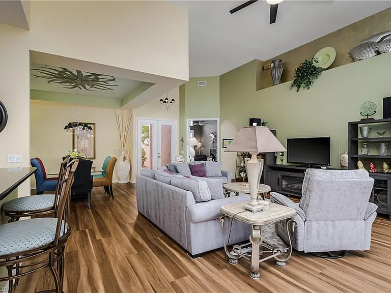 28460 Highgate Dr — Photo 10
