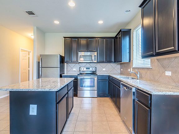4th image of 141 Marcheeta Way