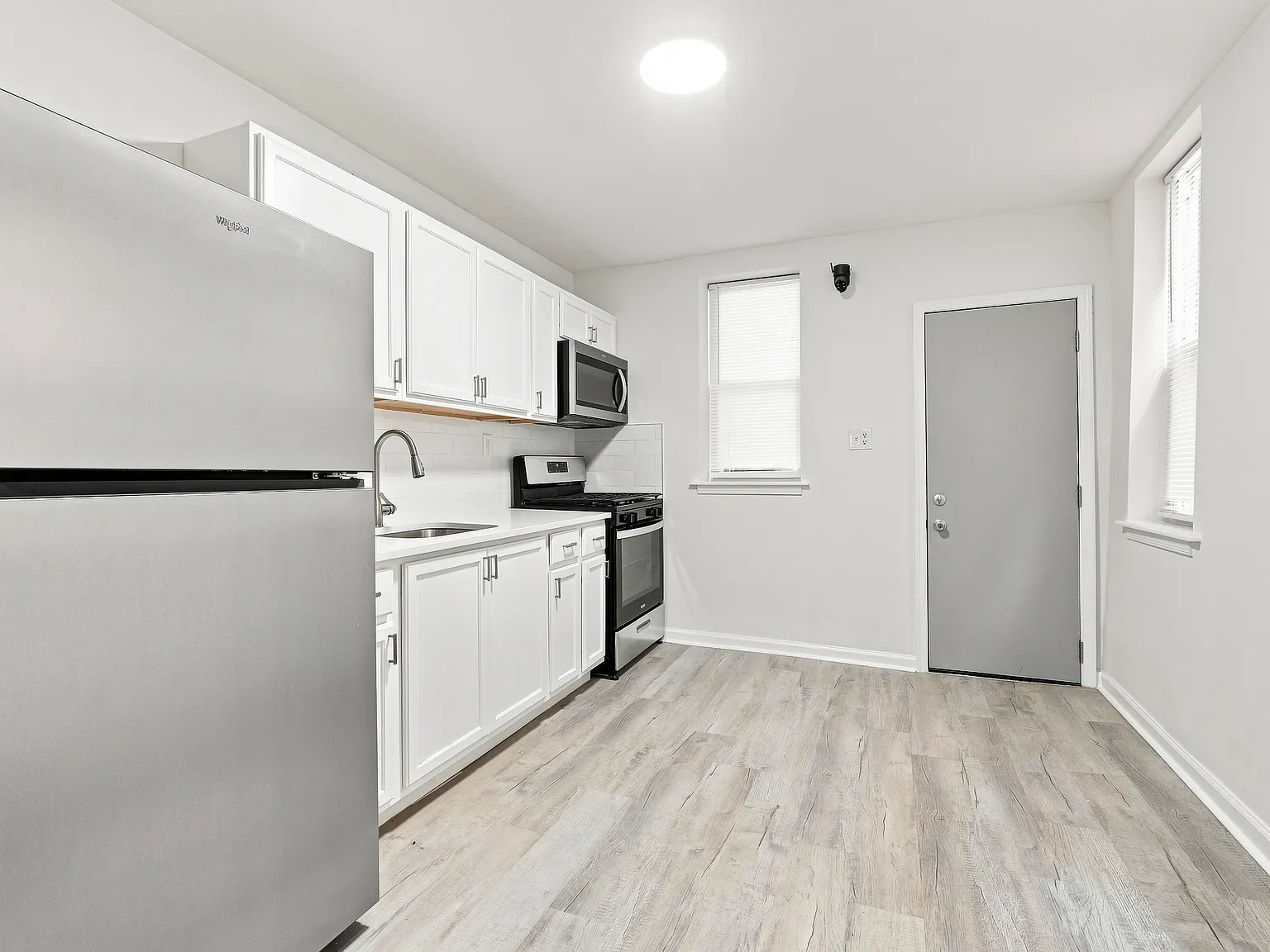3 bed, 1088 sqft, $1,800 — Photo 2