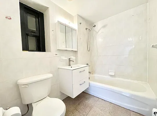 Sold by Winzone Realty Inc | media 9