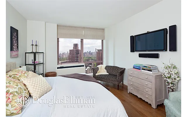 Rented by Douglas Elliman | media 19