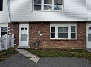 8 Whitman Ct, Middletown, NY 10941