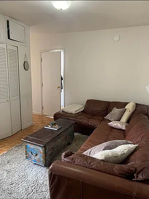 Rented by M.Grossman R.E. Management | media 20