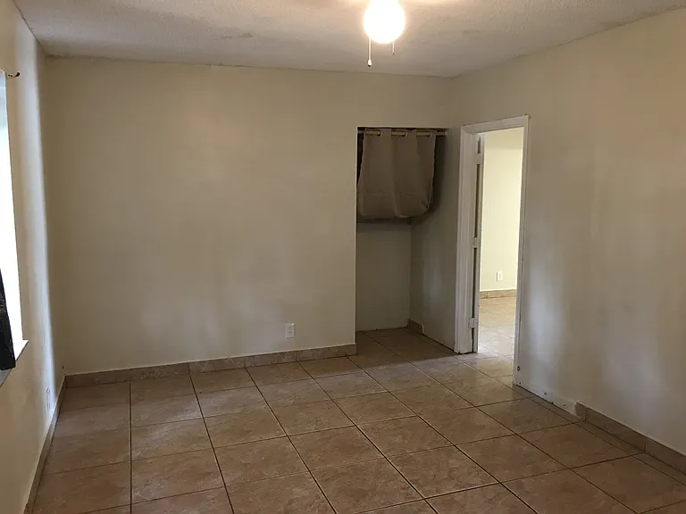 554 NW 40th Ct — Photo 9