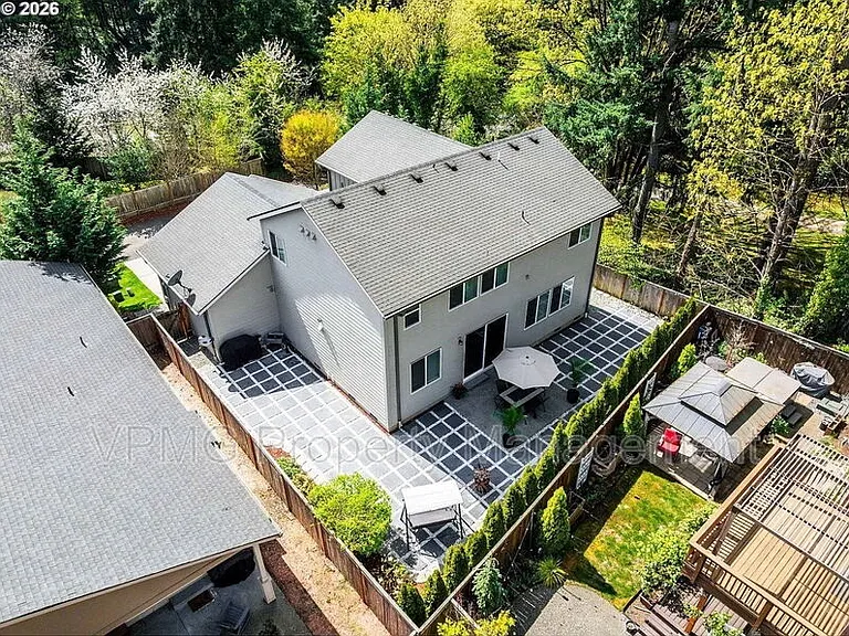 4704 NE 109th St — Photo 37