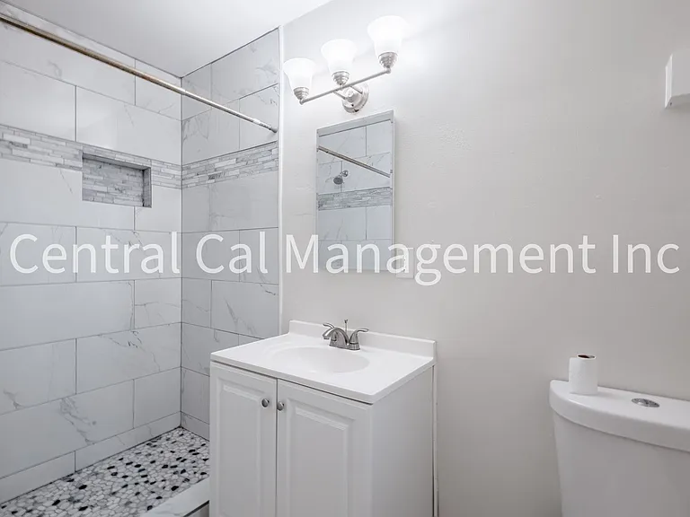 10421 Glenn St — Photo 10