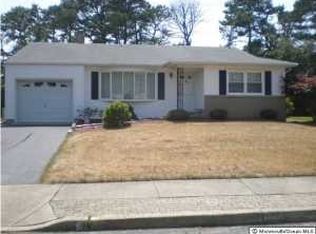 19 Brookfield Ct, Toms River, NJ