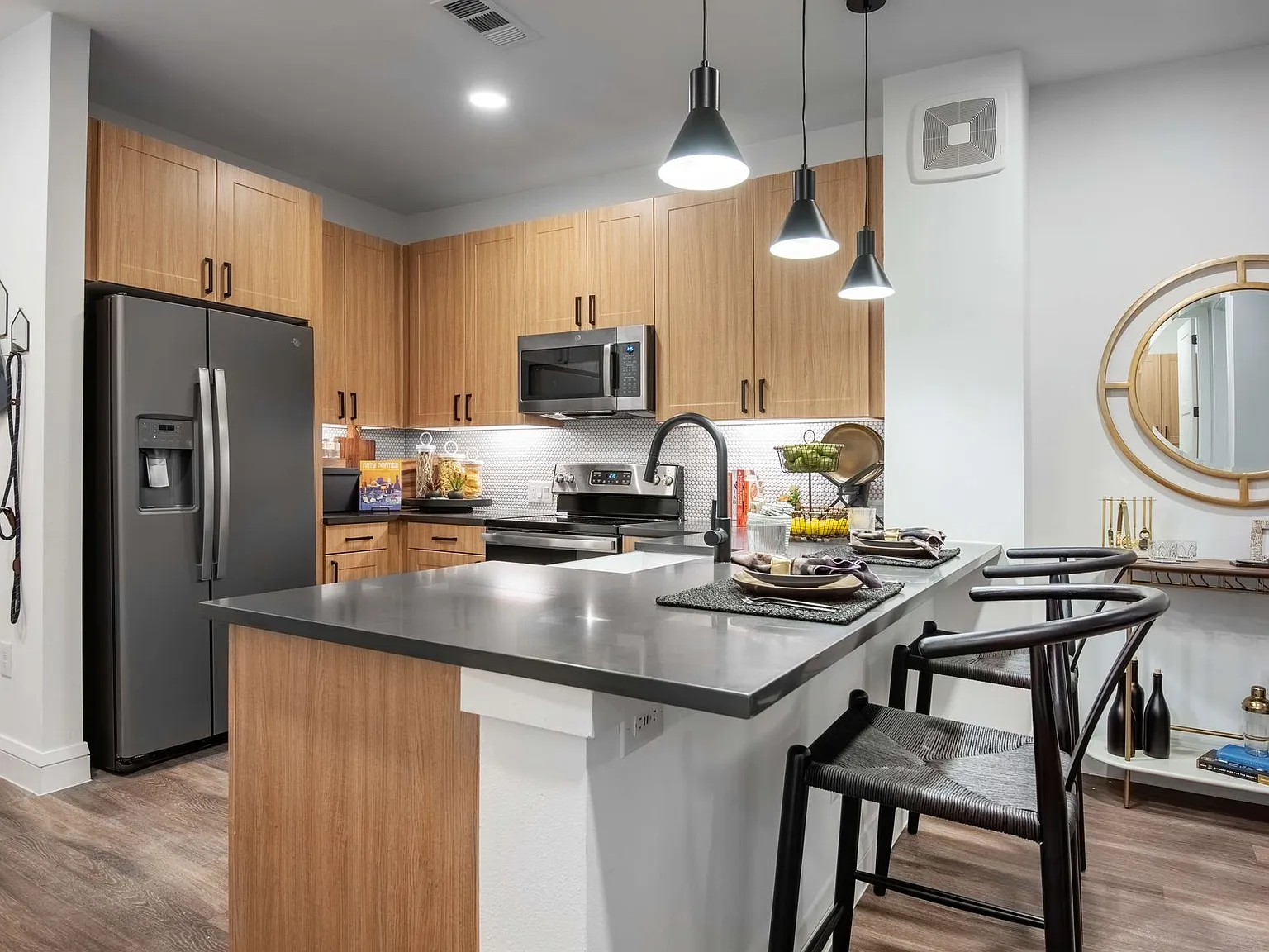 Troubadour Apartments — Photo 4