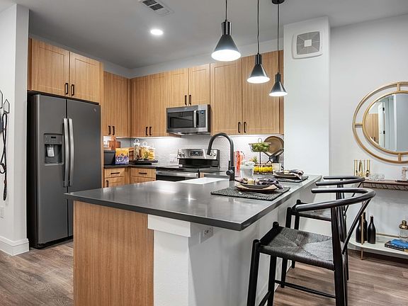 4th image of 3403 Harmon Ave #468