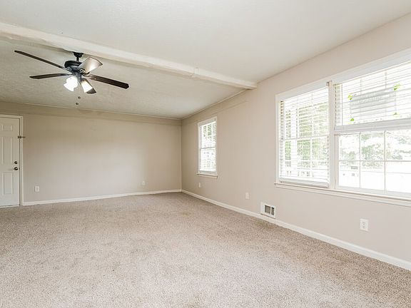 3rd image of 583 Lakeridge Cir SE