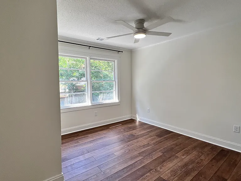 375 N Church St — Photo 9