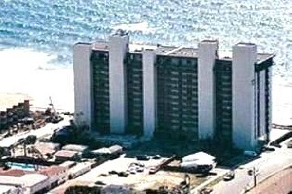 The Capri by the Sea, Building