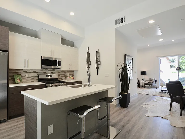 Lido Apartments - 4025 Grandview — Photo 34