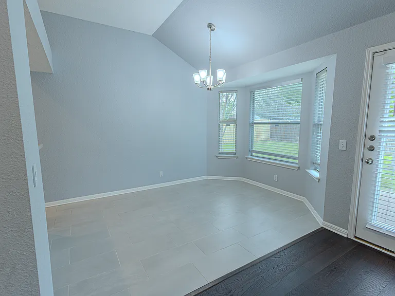 208 Discovery — Photo 17