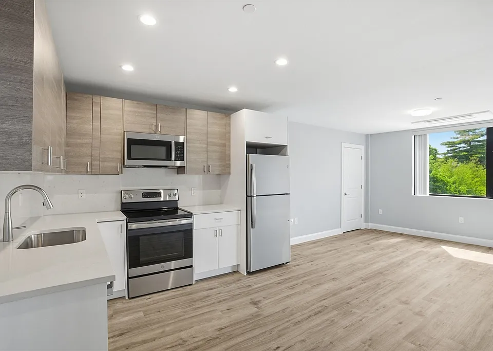632 Centre St #201