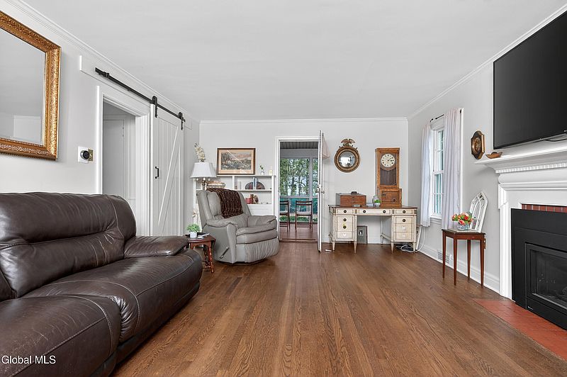 4th image of 1549 Wyoming Avenue