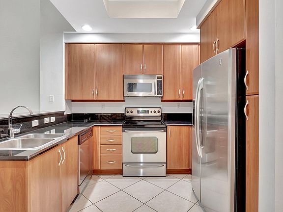 5th image of 801 S Olive Avenue #127