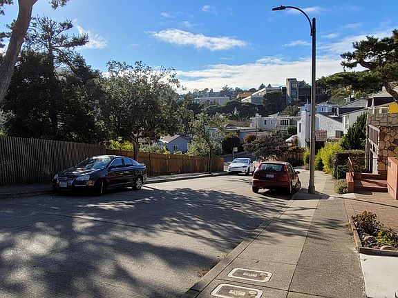 Plenty of street parking since no homes across the street