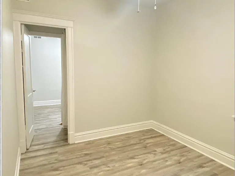 3007 W Lyndale St #2R — Photo 2