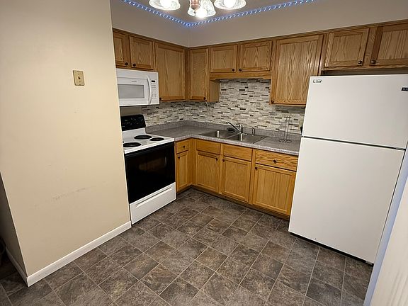 5th image of 218 Henry St