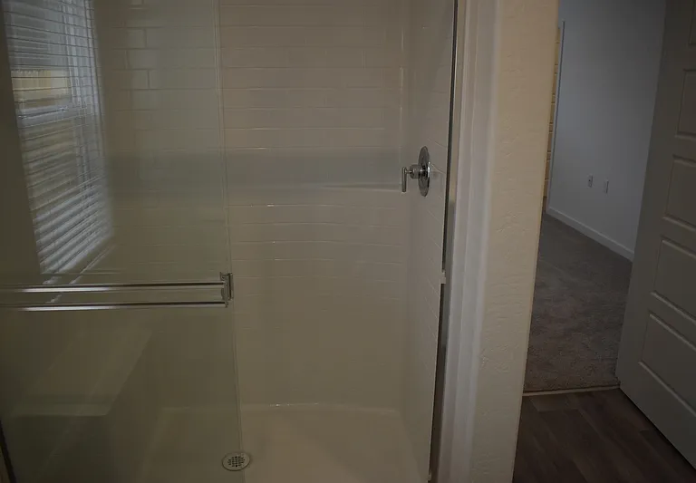 4470 N San Clemente Ave — Photo 21