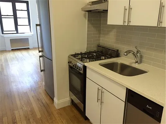 Rented by Buchbinder & Warren | media 10