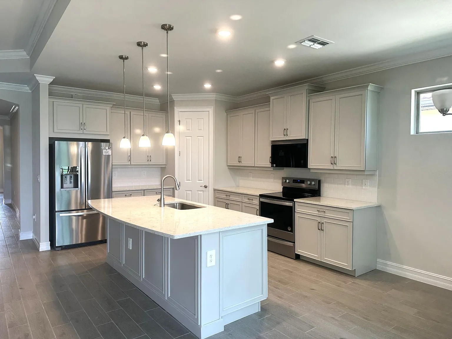 3 bed, 2221 sqft, $3,250 — Photo 4