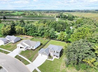706 Arbor Ridge Dr, Delavan, WI 53115