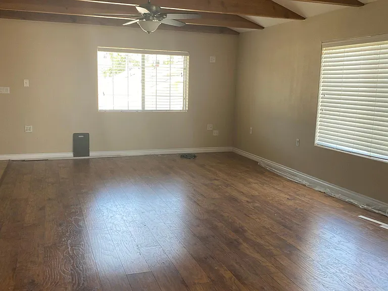 14820 Carnell St — Photo 2