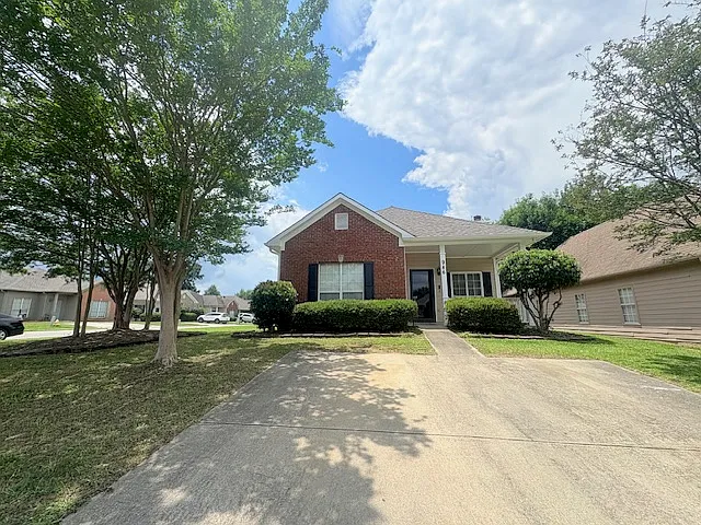 986 Savannah Ln — Photo 1