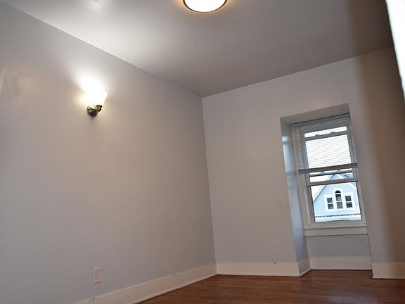 3rd image of 289 Potomac Ave APT 3
