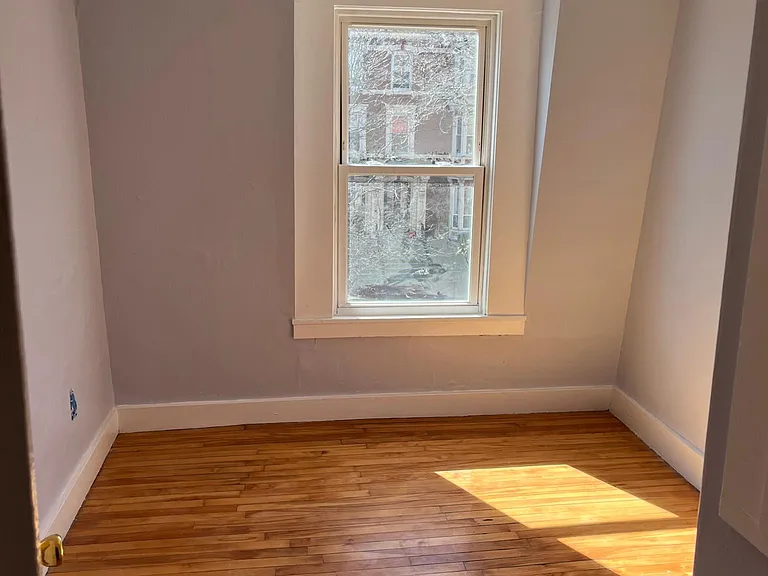 33 State St #3 — Photo 4