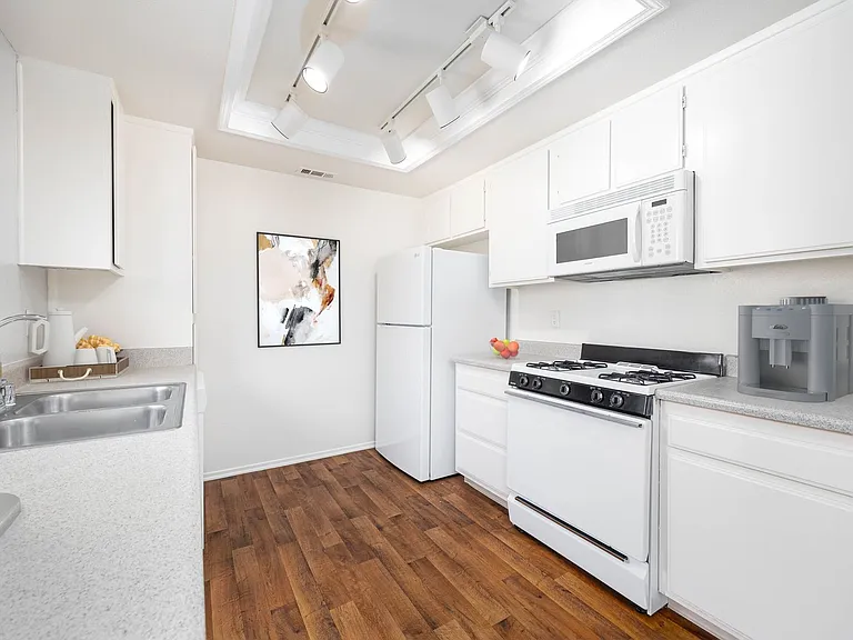 Villa Del Sol Apartment Homes — Photo 12