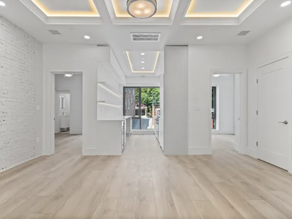 1588 Beacon St, Brookline, MA 02446