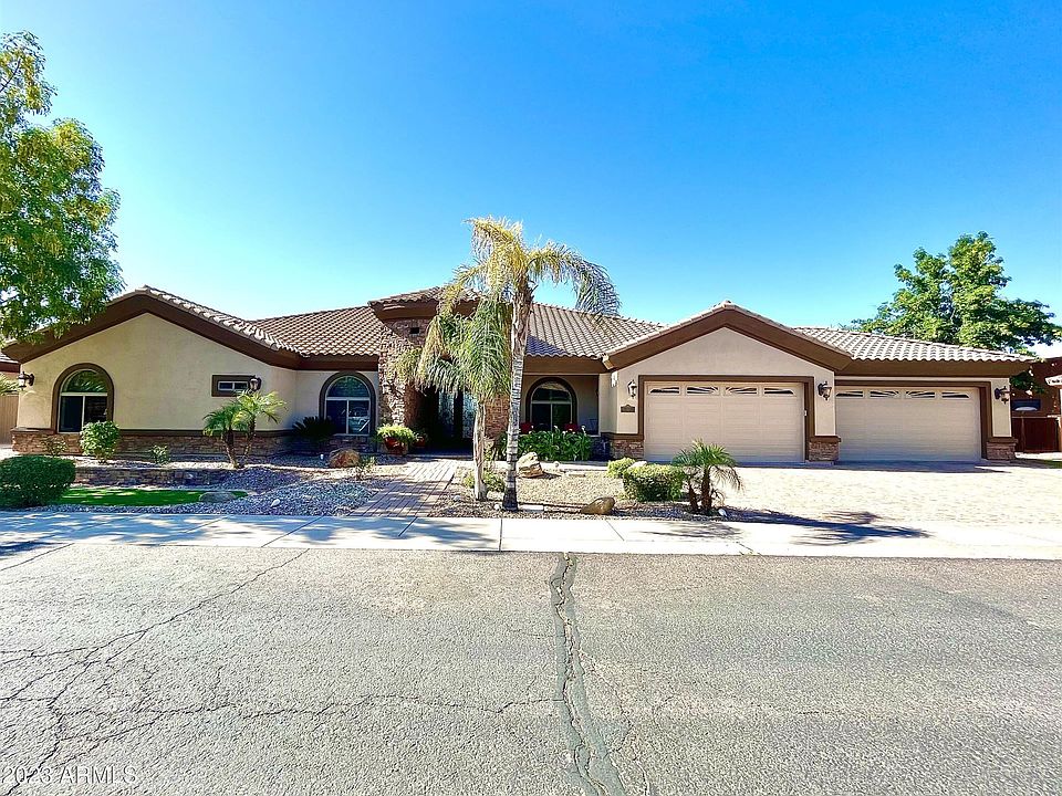 1st image of 843 W Armstrong Way