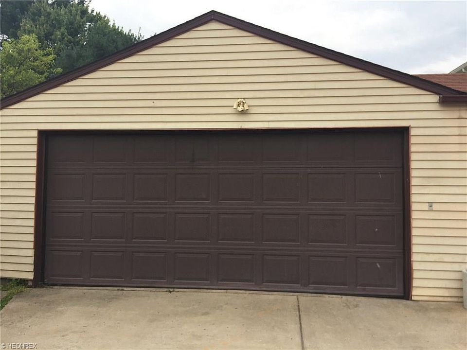 2nd image of 1673 Brownlee Ave