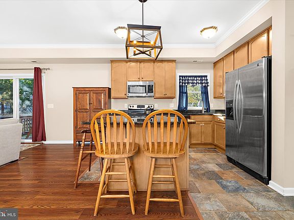5th image of 872 Redwood Trl