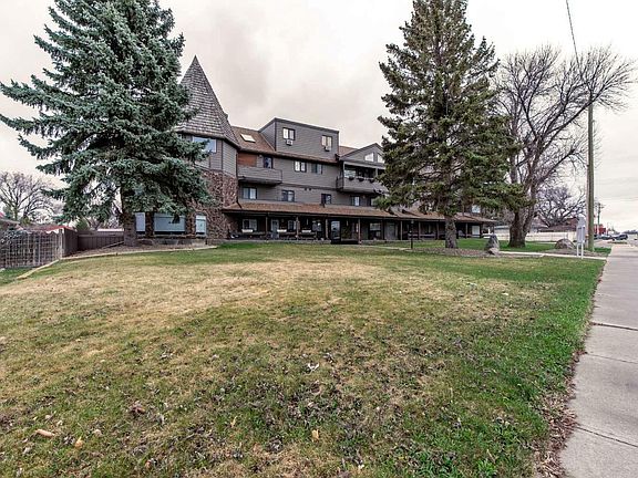 3rd image of 203-5015 51st St #203