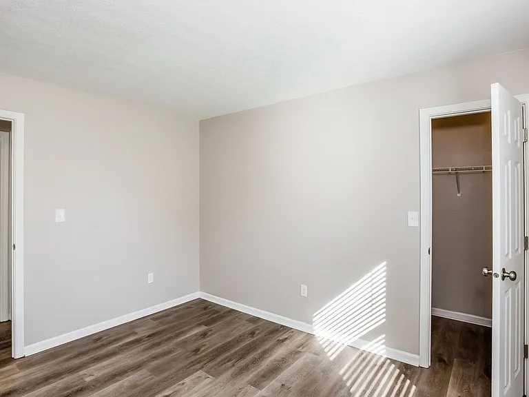 9 S Morris Blvd — Photo 10